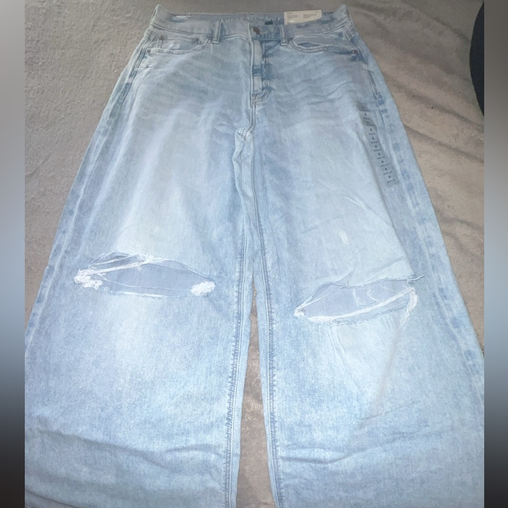 NWT American Eagle Outfitters Light Blue Wide Leg Distressed Jeans